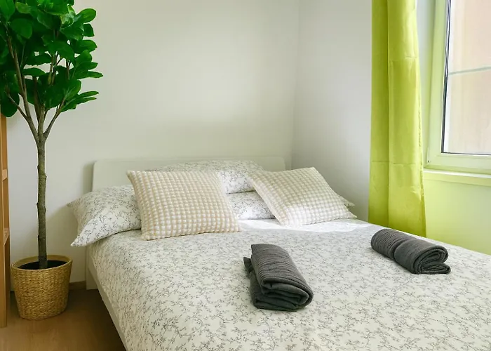 Cosy Near Schoenbrunn Wenen